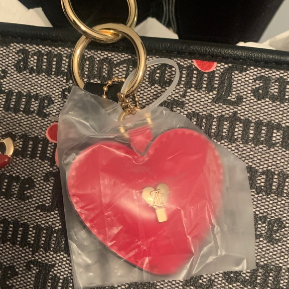 NEW BY- Juicy Couture. I HEART JUICY TOTE ❤️ - Picture 4 of 14